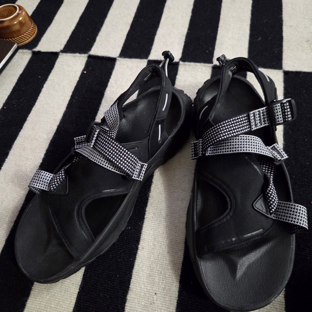 Nike‎ Black and Gray Outdoor Sport Sandals - Picture 4 of 15